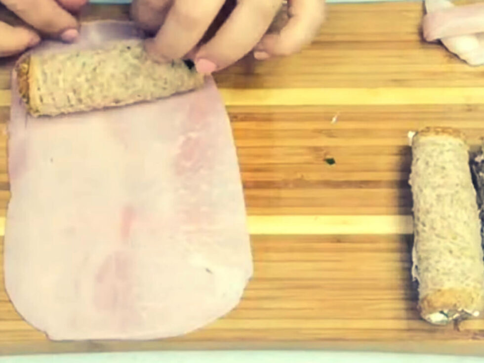 Involtini di pane integrale prosciutto cotto e formaggio fresco