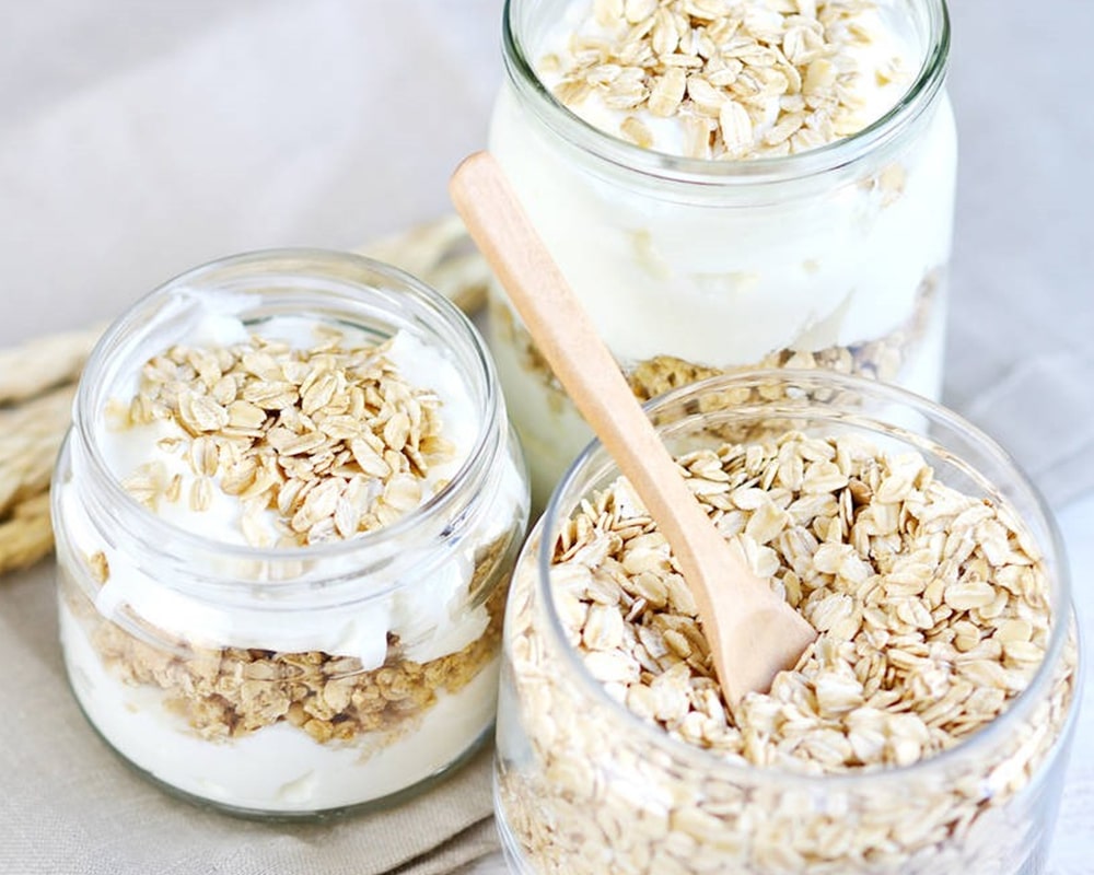 HEFTMAN Barattoli In Vetro Per Overnight Oats, Confezione Da 4 Da 300 Ml Con Coperchi Ermetici Colorati, Ideali Per Colazioni E Snack In Movimento
