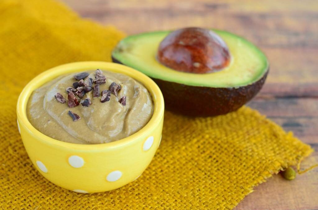 Mousse al cioccolato fondente e avocado